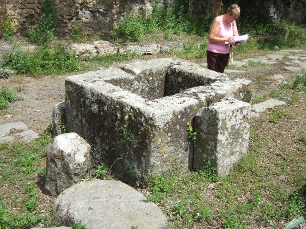 Via di Nola. May 2006. Looking north-east across street fountain on corner by III.11.f.
According to Eschebach, this fountain only had a basin and a fragment of the rear pilaster and no relief.
See Eschebach, H., 1983. Pompeii, Herculaneum, Stabiae; Bollettino dell’Associazione Internazionale Amici di Pompei 1, p. 12, Kat. Nr. 10.