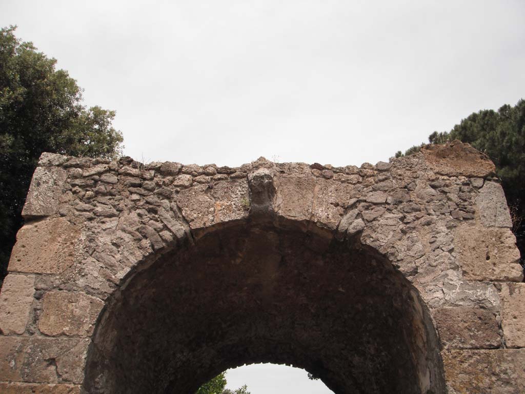 Nola Gate, Pompeii. June 2012. 
Head of Minerva above arched vault on inner (city) side of Nola Gate. The Oscan inscription was located to the left of the head.
Photo courtesy of Ivo van der Graaff.
