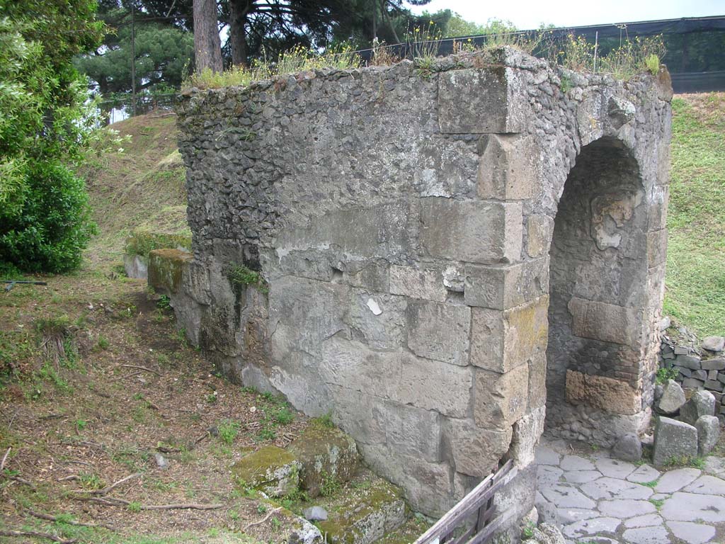 Nola Gate, Pompeii. May 2010. Steps against north exterior wall of west end of gate. Photo courtesy of Ivo van der Graaff.

