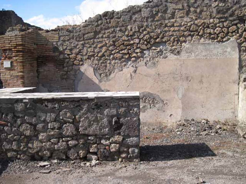 I.2.13 Pompeii. September 2010. North wall of the bar at the rear of counter. Photo courtesy of Drew Baker.
