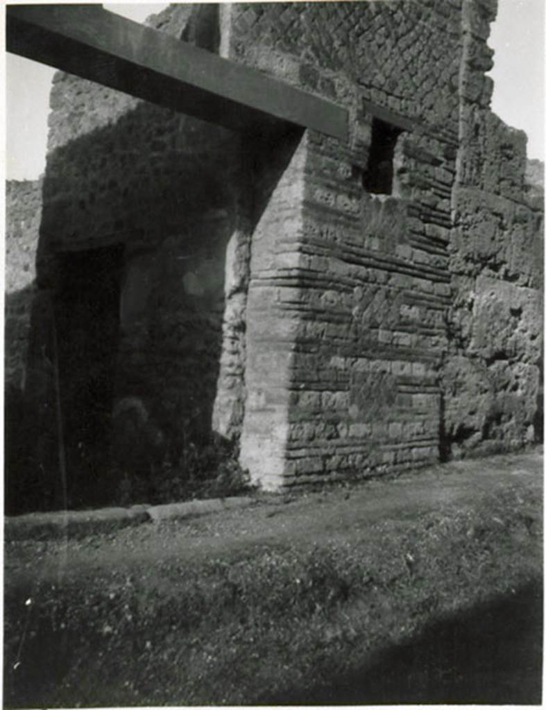 I.3.27 Pompeii. 1935 photograph taken by Tatiana Warscher. A part of the street facade wall on the north side of the entrance doorway. 
See Warscher, T, 1935: Codex Topographicus Pompejanus, Regio I, 3: (no.74), Rome, DAIR, whose copyright it remains.  
