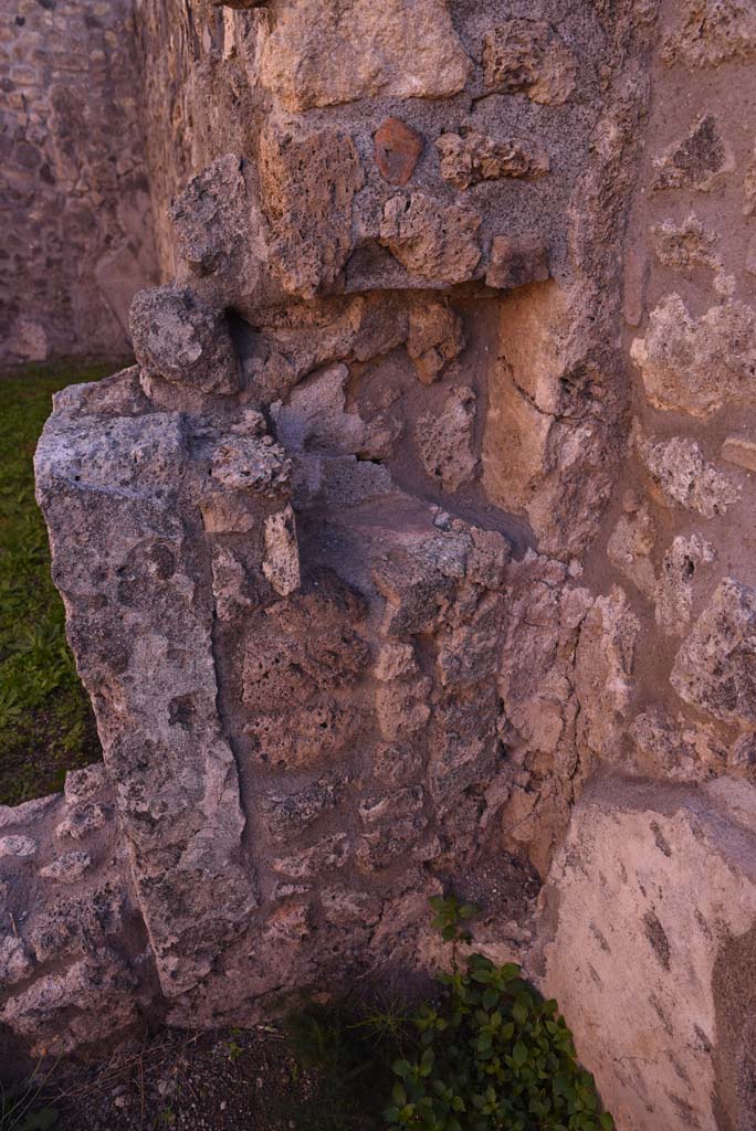 I.4.7 Pompeii. October 2019. Detail of niche/recess in east wall of middle room. 
Foto Tobias Busen, ERC Grant 681269 DCOR.

