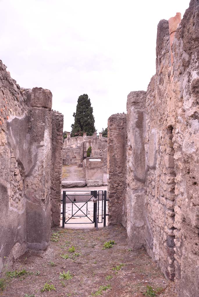 I.4.9 Pompeii. October 2019. 
Looking west along entrance corridor/fauces, into vestibule, and Via Stabiana.
Foto Tobias Busen, ERC Grant 681269 DCOR.
