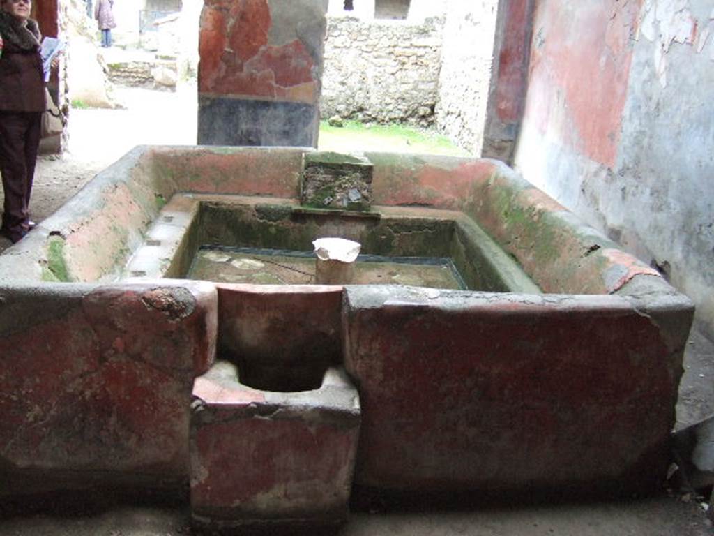 I.6.7 Pompeii. December 2005. Impluvium in atrium converted into a vat for fullery use.