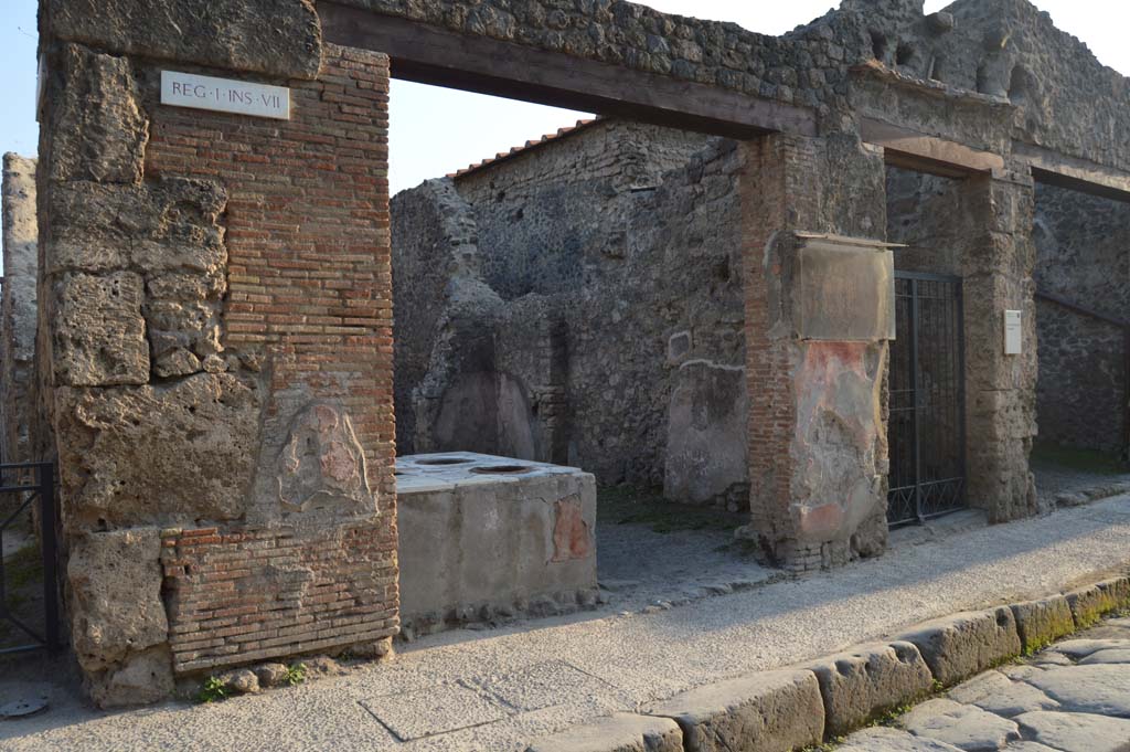 I.7.8 Pompeii, on left, with I.7.7, centre right. October 2017. Looking towards entrances on south side of roadway.
Foto Taylor Lauritsen, ERC Grant 681269 DCOR.
