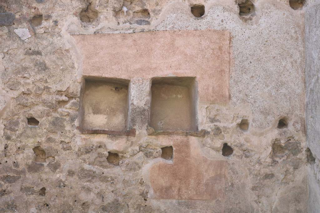 I.7.14/13 Pompeii. December 2018. Detail of two niches on west wall of atrium. Photo courtesy of Aude Durand.