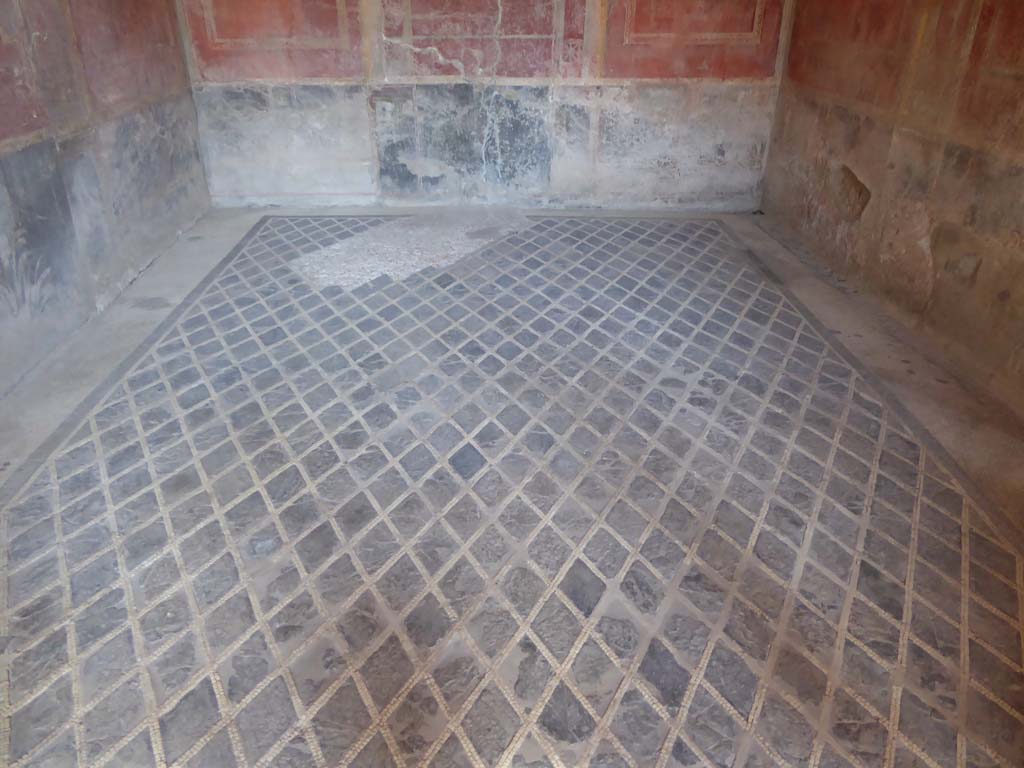 I.10.4 Pompeii. September 2018. Room 15, looking east across flooring. 
Foto Annette Haug, ERC Grant 681269 DCOR.
