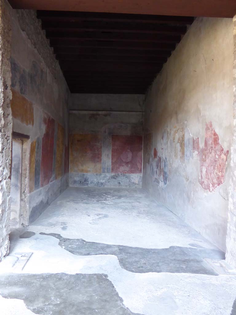 I.10.4 Pompeii. September 2017. Room 12, looking north from portico.
Foto Annette Haug, ERC Grant 681269 DCOR.
