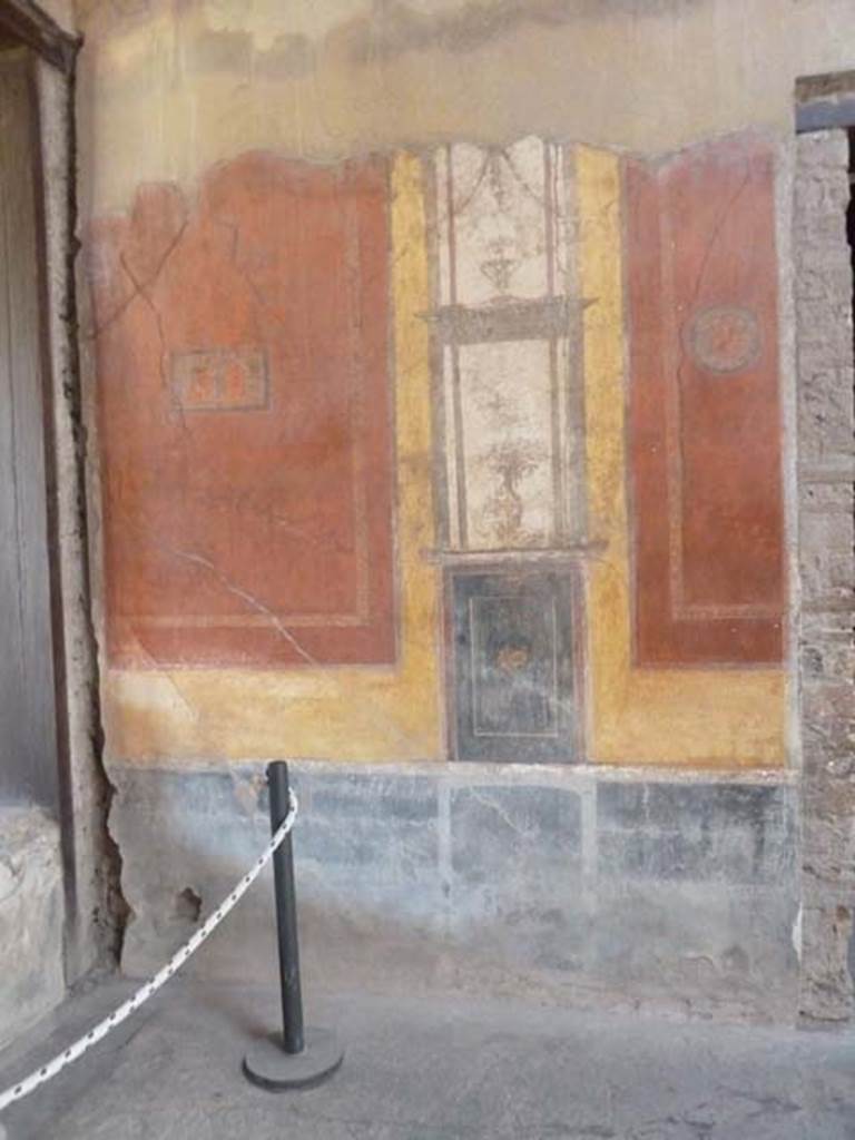 I.10.4 Pompeii. September 2015. West wall on south side of room 7, in south-west corner of atrium.