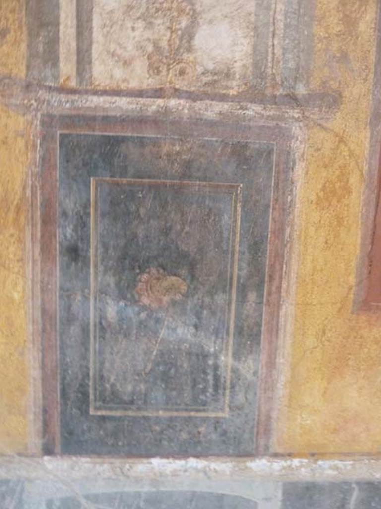 I.10.4 Pompeii. September 2015. Detail of decoration from west wall of atrium, in south-west corner.