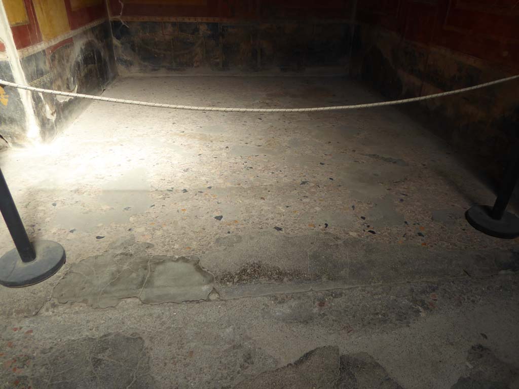 I.10.4 Pompeii. September 2018. Room 4, looking east across flooring, from atrium.  
Foto Annette Haug, ERC Grant 681269 DCOR.
