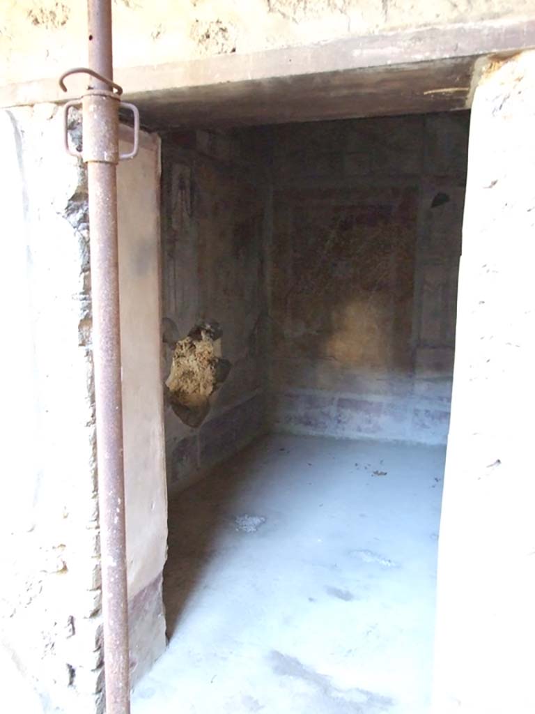 I.10.11 Pompeii. March. Doorway to room 13, cubiculum.