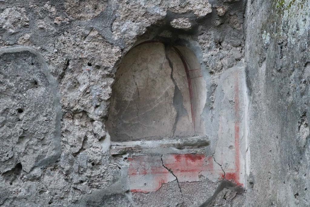 I.14.8 Pompeii. December 2018. Detail of niche in south-west corner. Photo courtesy of Aude Durand.