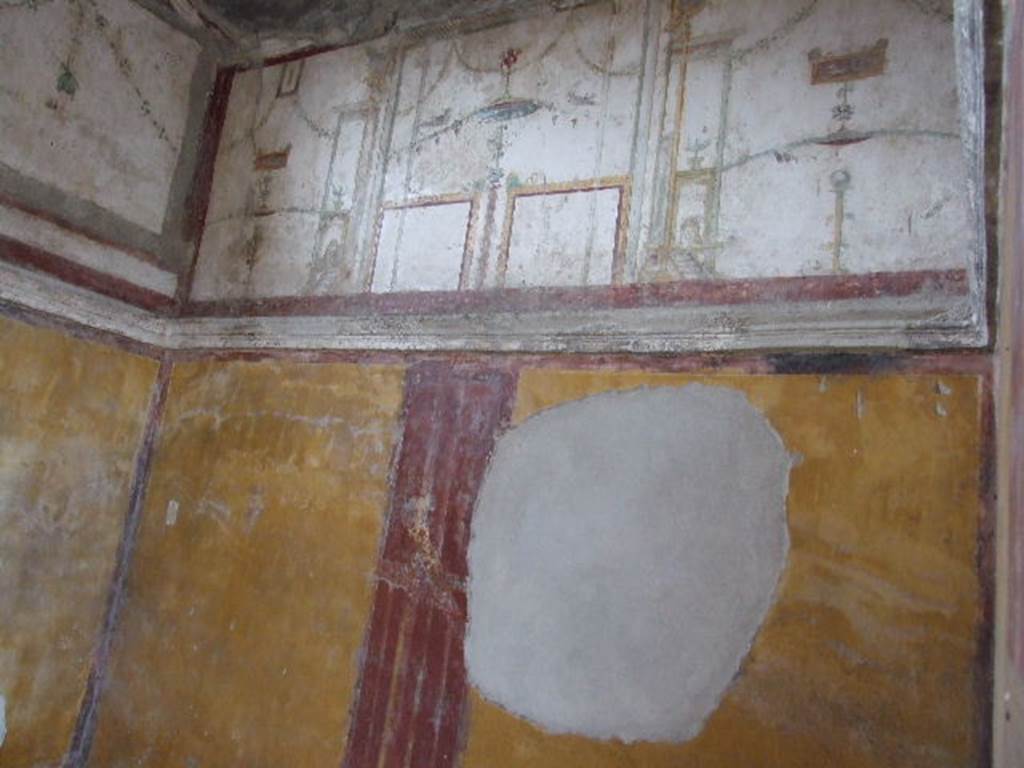 I.16.4 Pompeii. December 2006. Detail of painted wall and cornice on east wall of cubiculum.