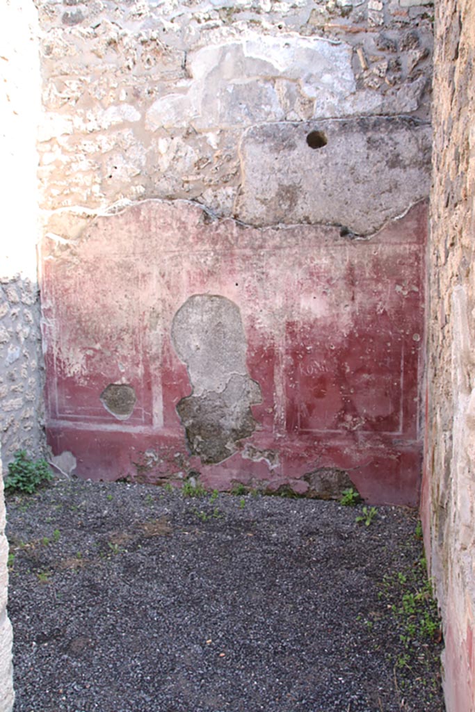 I.21.2 Pompeii. October 2022. 
Looking towards east wall of cubiculum. Photo courtesy of Klaus Heese.

