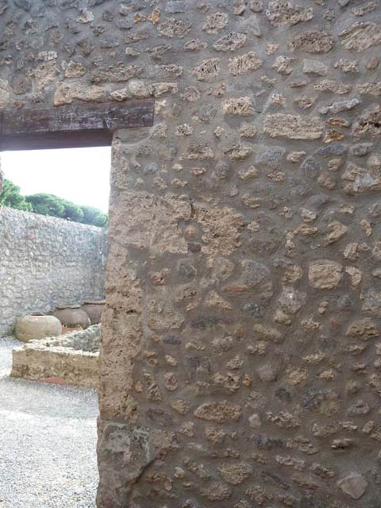 I.21.2 Pompeii. September 2015. East wall of cubiculum, with doorway.