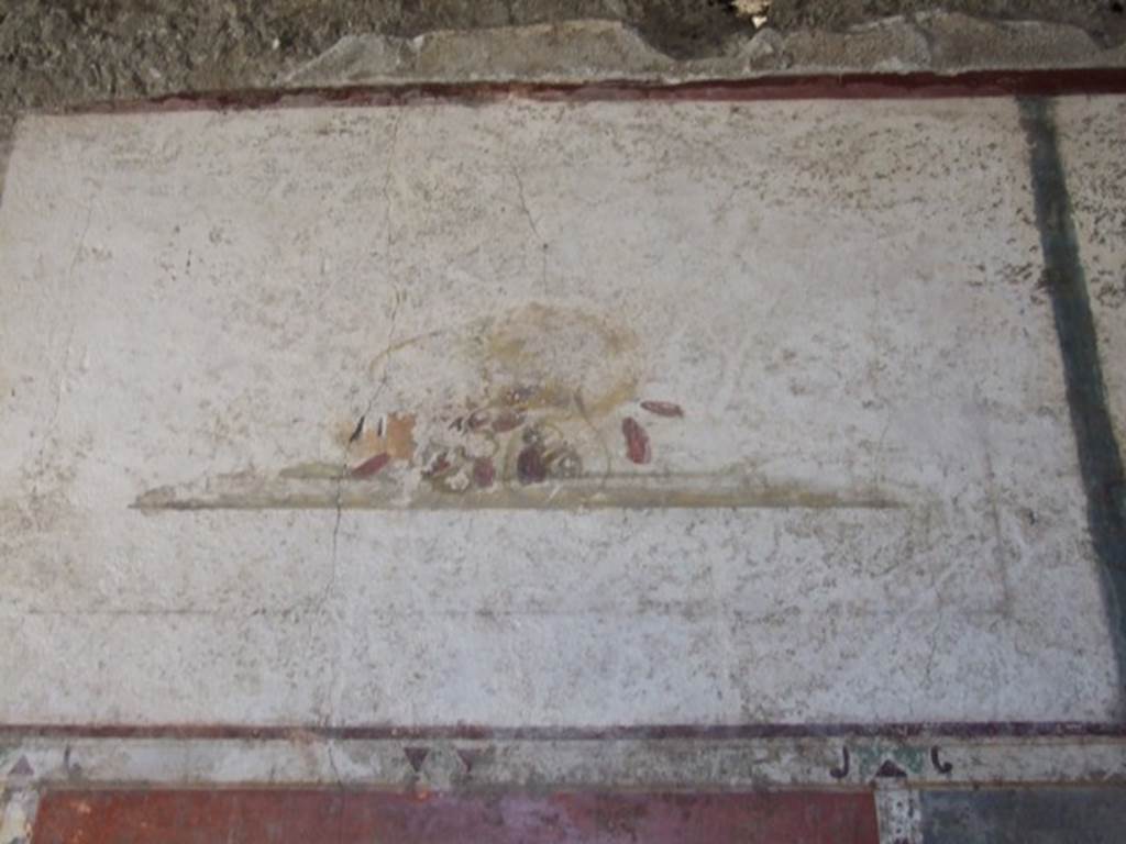 II.1.12 Pompeii. March 2009. Upper wall of south wall of triclinium with wall painting of a fallen basket and dates.
