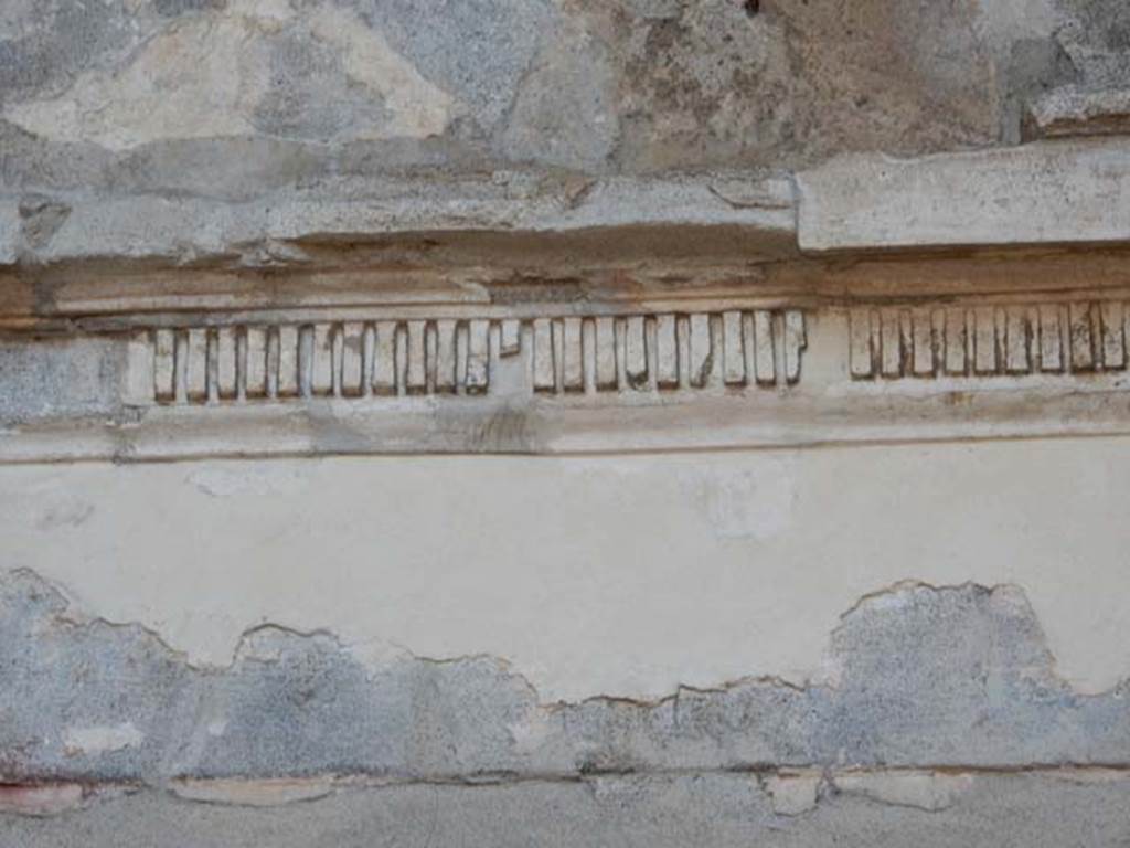 II.2.2 Pompeii. May 2016. Room 3, detail of stucco on east wall. Photo courtesy of Buzz Ferebee.