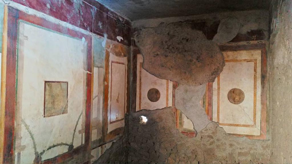 II.3.3 Pompeii. 2016/2017. 
Room 4, looking towards east wall, south-east corner, and south wall of cubiculum. Photo courtesy of Giuseppe Ciaramella.
