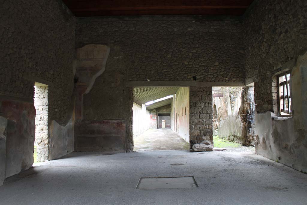 II.4.3. Pompeii. March 2014. Looking towards south side of atrium. 
Foto Annette Haug, ERC Grant 681269 DCOR.
