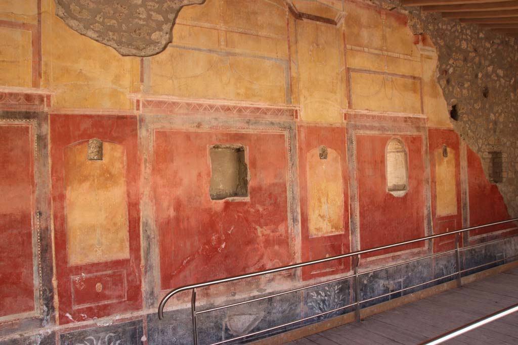 II.4.6 Pompeii. September 2019. Detail of west wall of portico at north end. Photo courtesy of Klaus Heese.