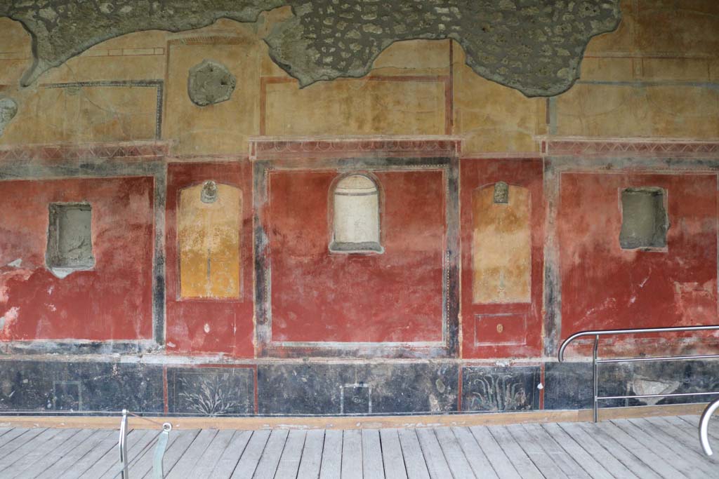 II.4.6 Pompeii. December 2018. Detail of west wall of portico at north end. Photo courtesy of Aude Durand.