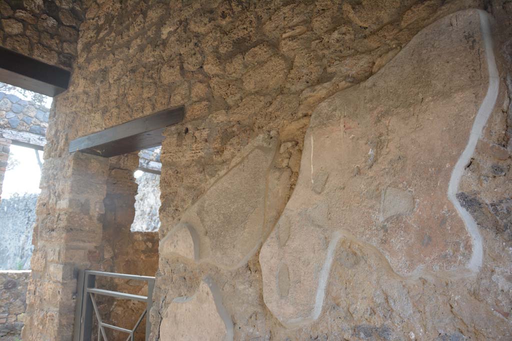 II.8.2 Pompeii. July 2017. South side of entrance corridor, with doorway.
Foto Annette Haug, ERC Grant 681269 DCOR.
