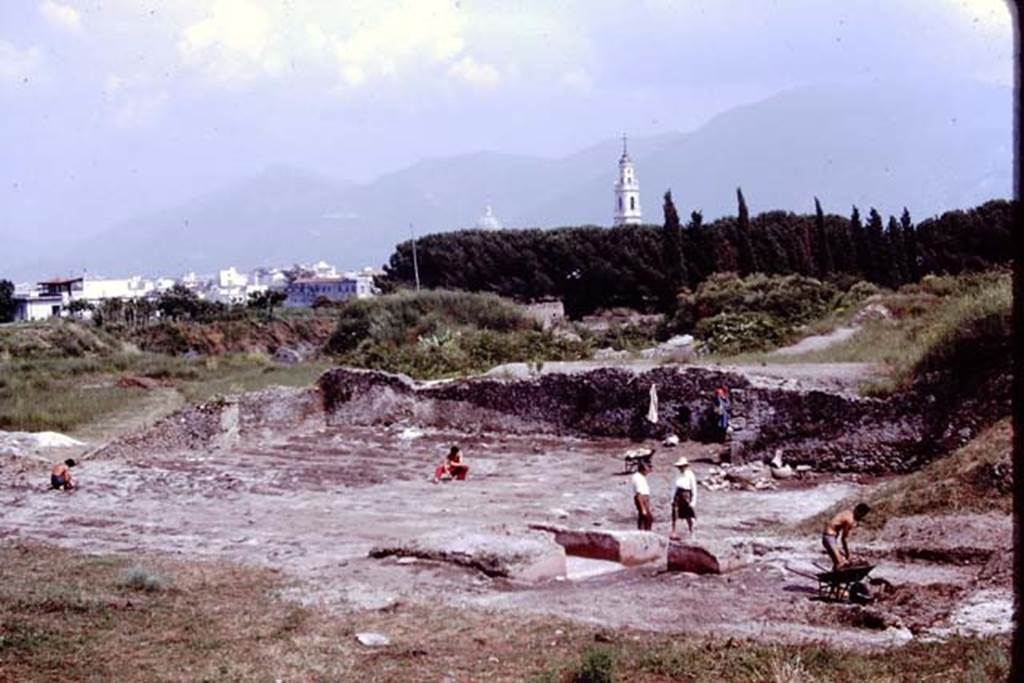 III.7 Pompeii. 1976. Looking south-east across site. Photo by Stanley A. Jashemski.   
Source: The Wilhelmina and Stanley A. Jashemski archive in the University of Maryland Library, Special Collections (See collection page) and made available under the Creative Commons Attribution-Non Commercial License v.4. See Licence and use details. J76f0452
