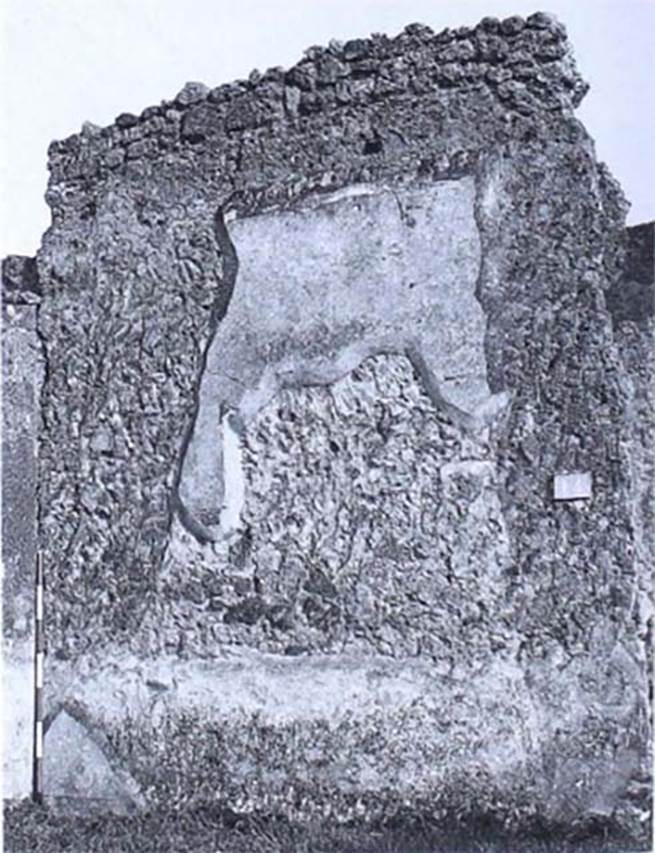 V.I.14 Pompeii. South wall before 1980 showing original full height wall.