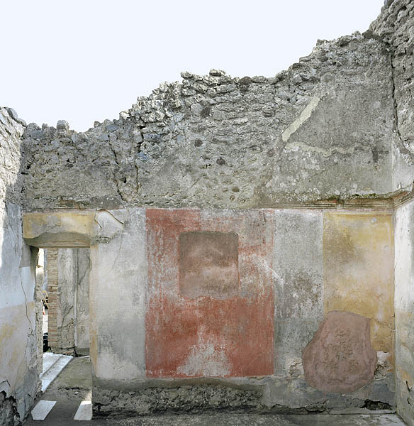 V.1.18 Pompeii.  December 2007.  Oecus “n” with window, room on east of corridor “m” leading north from peristyle. 
Looking north-east through window from peristyle.
