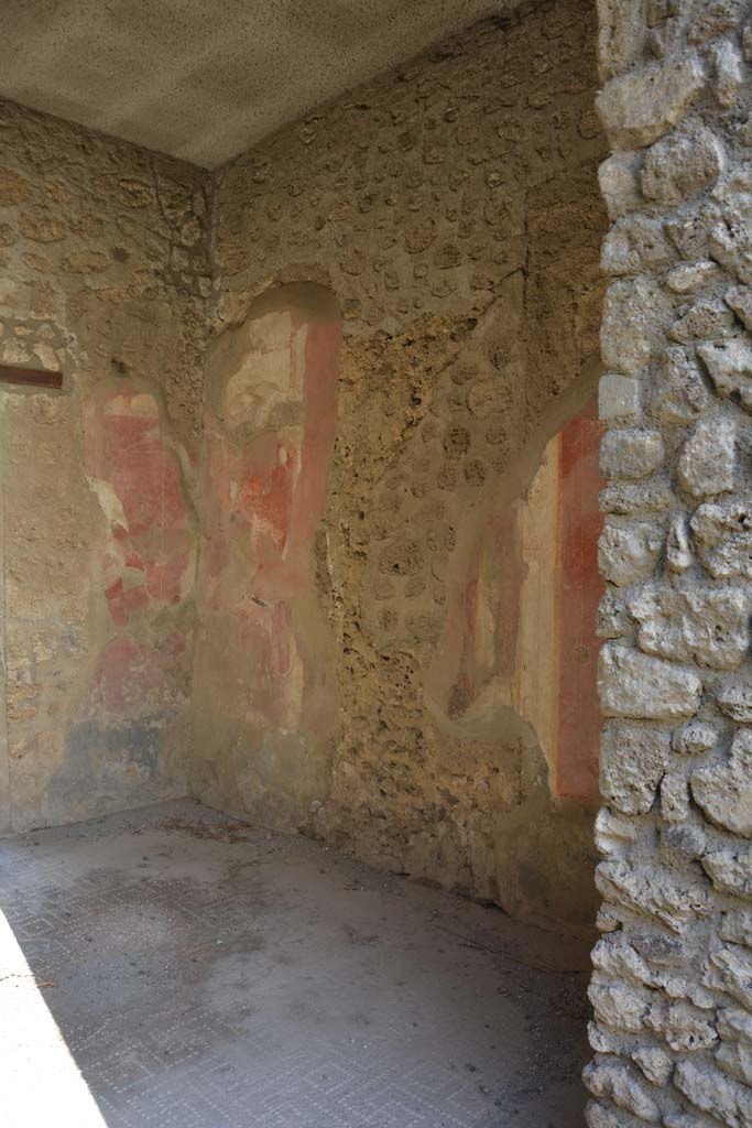 V.2.h Pompeii. October 2019. Tablinum ‘f’, looking towards west wall.
Foto Annette Haug, ERC Grant 681269 DÉCOR.
