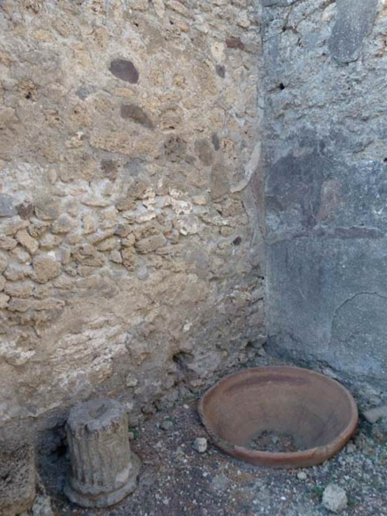 V.3.8 Pompeii. June 2012. Small room on east side of oven with terracotta bowl and remains of column. Photo courtesy of Michael Binns.
