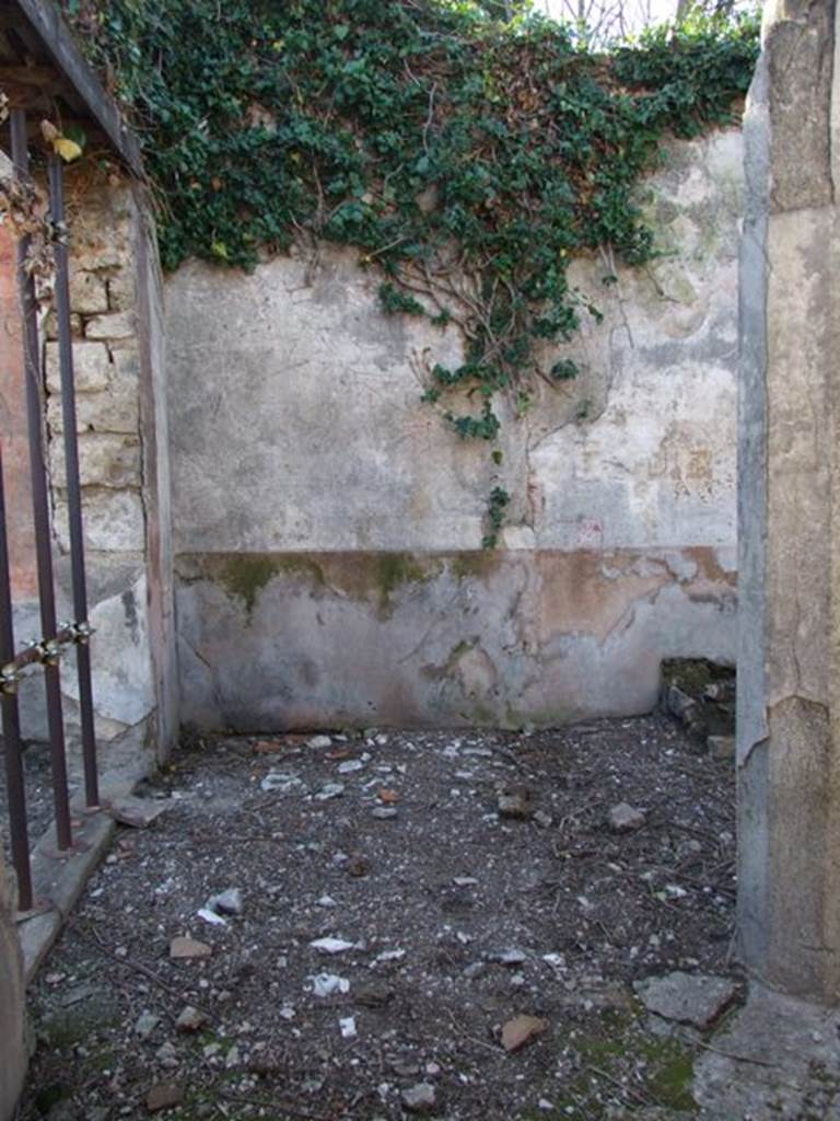 V.3.10 Pompeii. March 2009. West wall of south portico of garden area.  