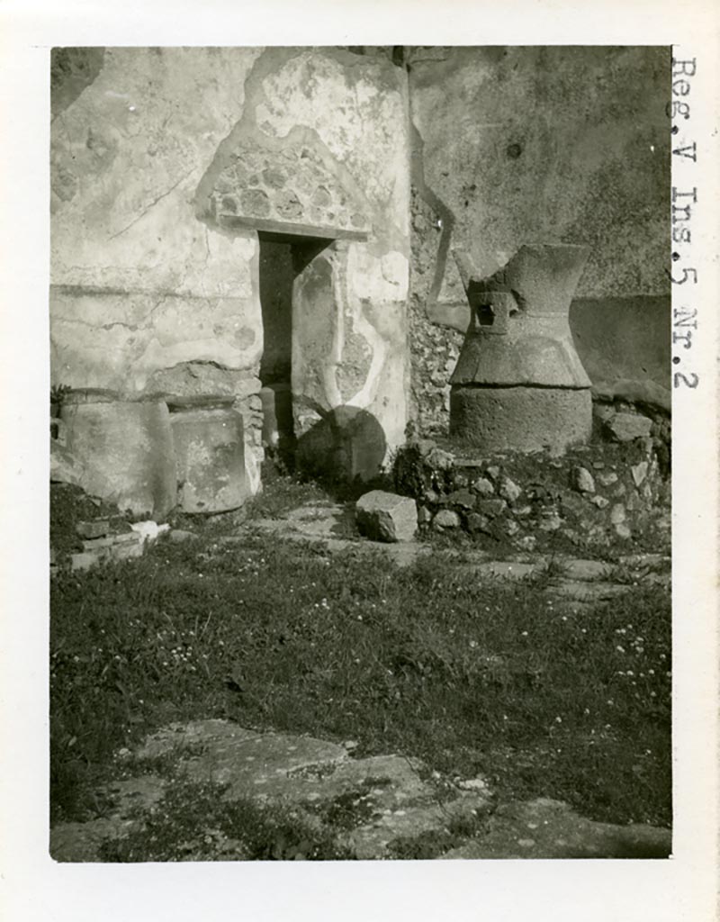 V.4.2 Pompeii but shown as V.5.2 on photo. Pre-1937-39.
Looking north-east across bakery area towards second doorway to rear room “P”.
Photo courtesy of American Academy in Rome, Photographic Archive. Warsher collection no. 1251.
