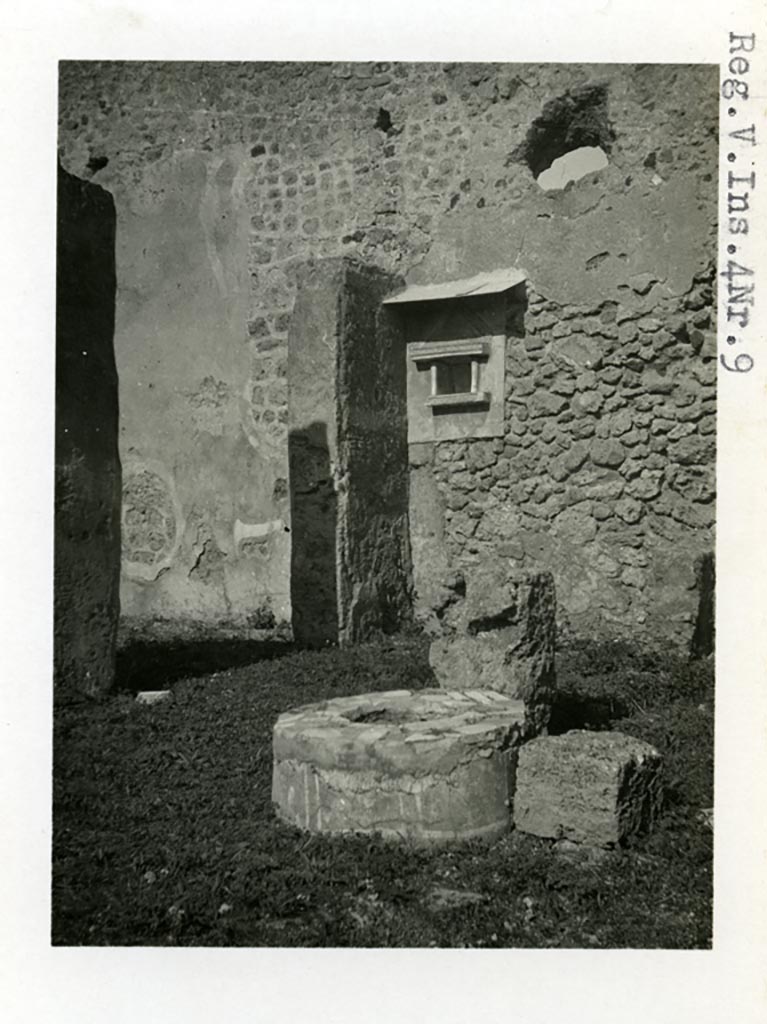 V.4.9 Pompeii. Pre-1937-39. Looking north-west across atrium. 
Photo courtesy of American Academy in Rome, Photographic Archive. Warsher collection no. 1585.
