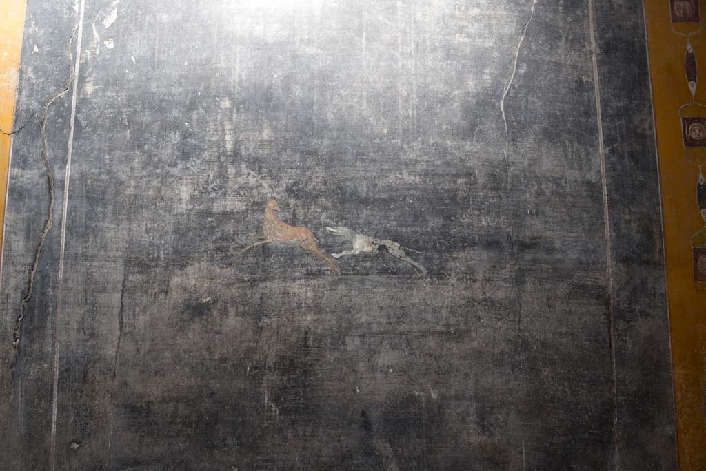 V.4.a Pompeii. March 2018. Room ‘b’, painted dog chasing a deer from panel on right of centre of north wall. 
Foto Annette Haug, ERC Grant 681269 DÉCOR.

