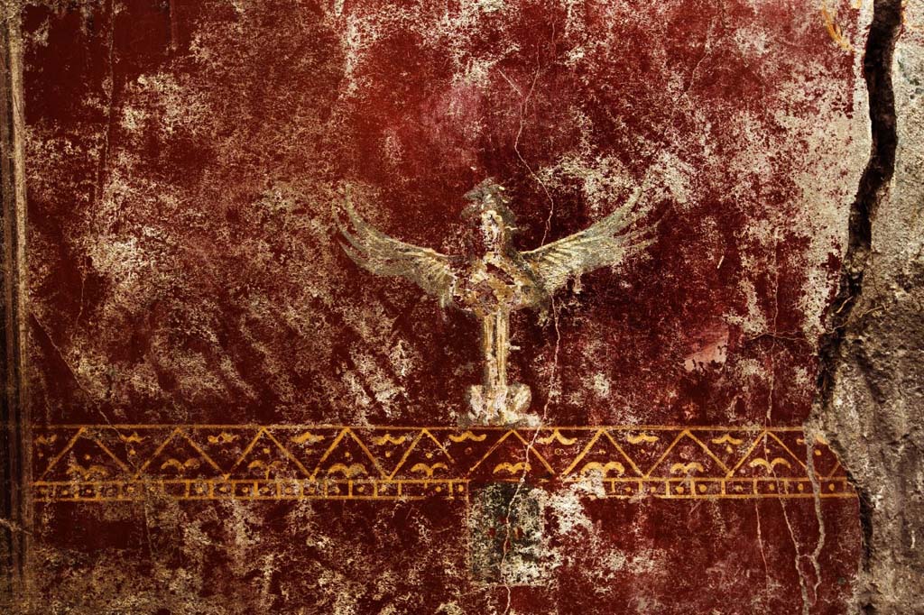 V.7.7 Pompeii. 2018. East wall of fauces with painted winged sphinx.
Photograph © Parco Archeologico di Pompei.
