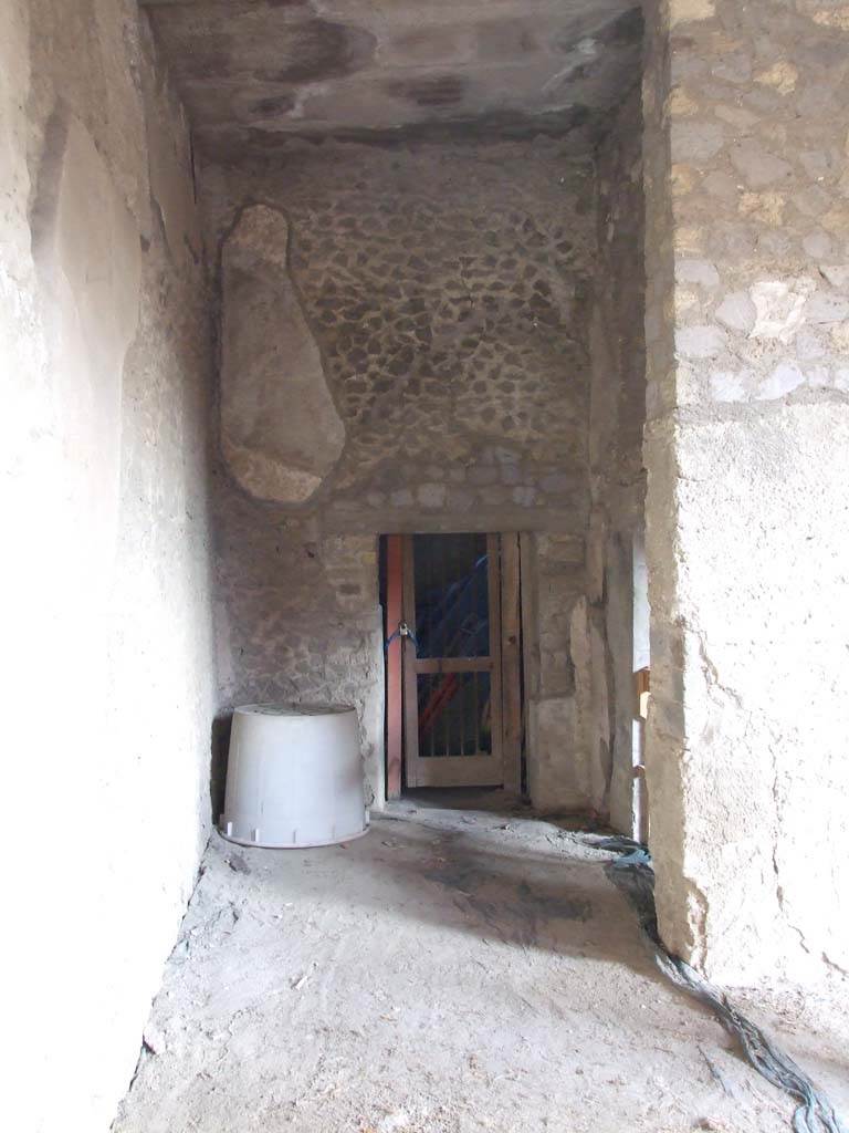 VI.1.7 Pompeii. December 2007. Doorway to room 17, and doorway to room 18 at rear.