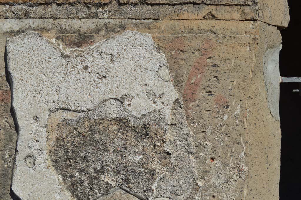VI.2.3 Pompeii. October 2017. Detail from pilaster on north (left) side of entrance doorway.
Foto Taylor Lauritsen, ERC Grant 681269 DCOR.
