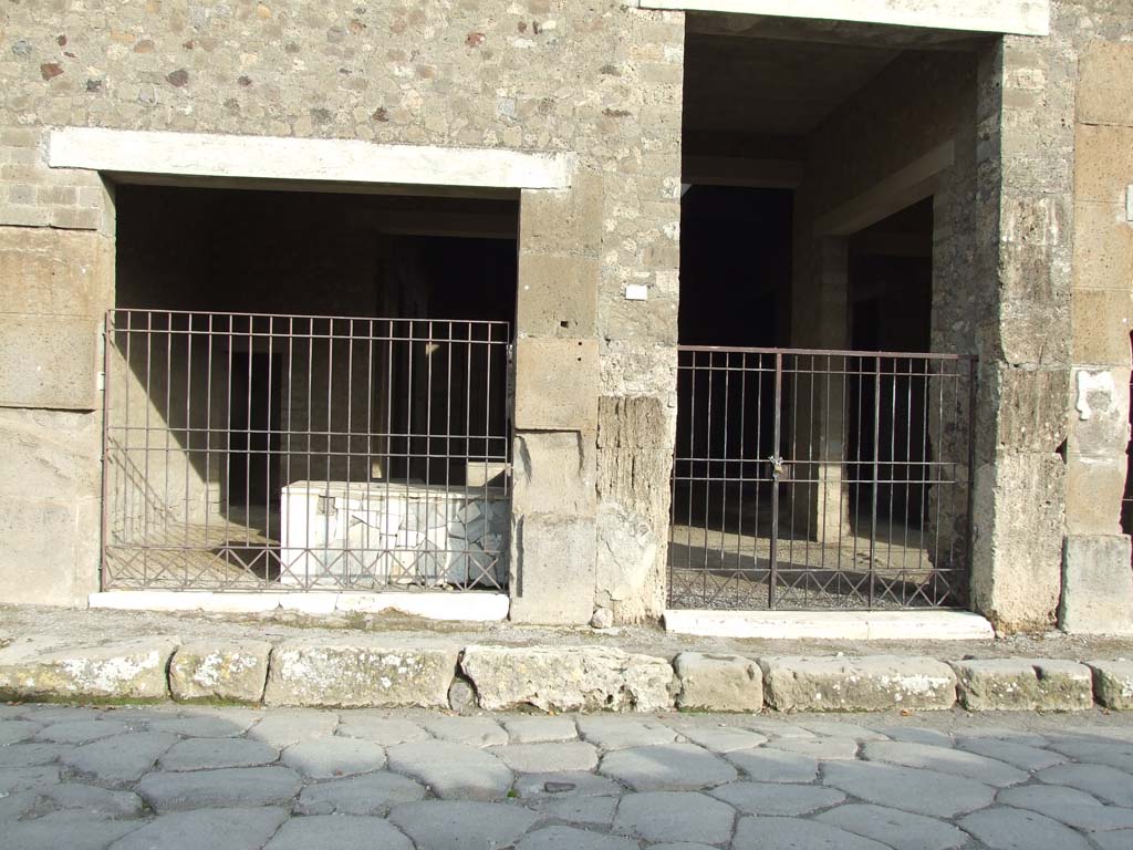 VI.2.5, Pompeii, on the left. December 2007. Entrance to VI.2.4 on the right.