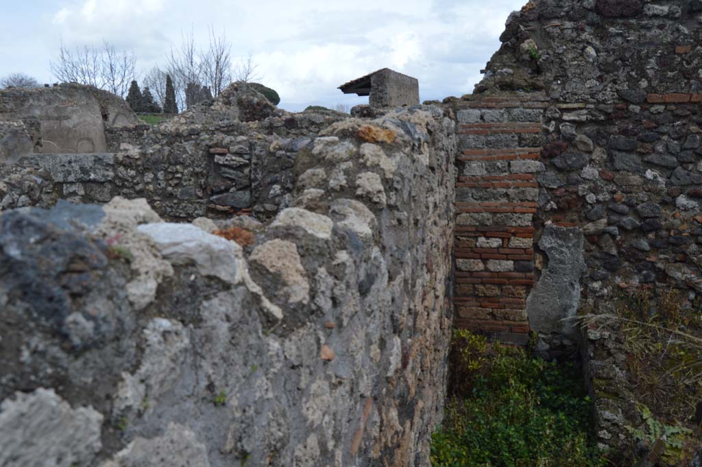 VI.2.24, on left, and VI.2.25, on right, Pompeii. March 2018. Looking towards east wall.
Foto Taylor Lauritsen, ERC Grant 681269 DCOR.

