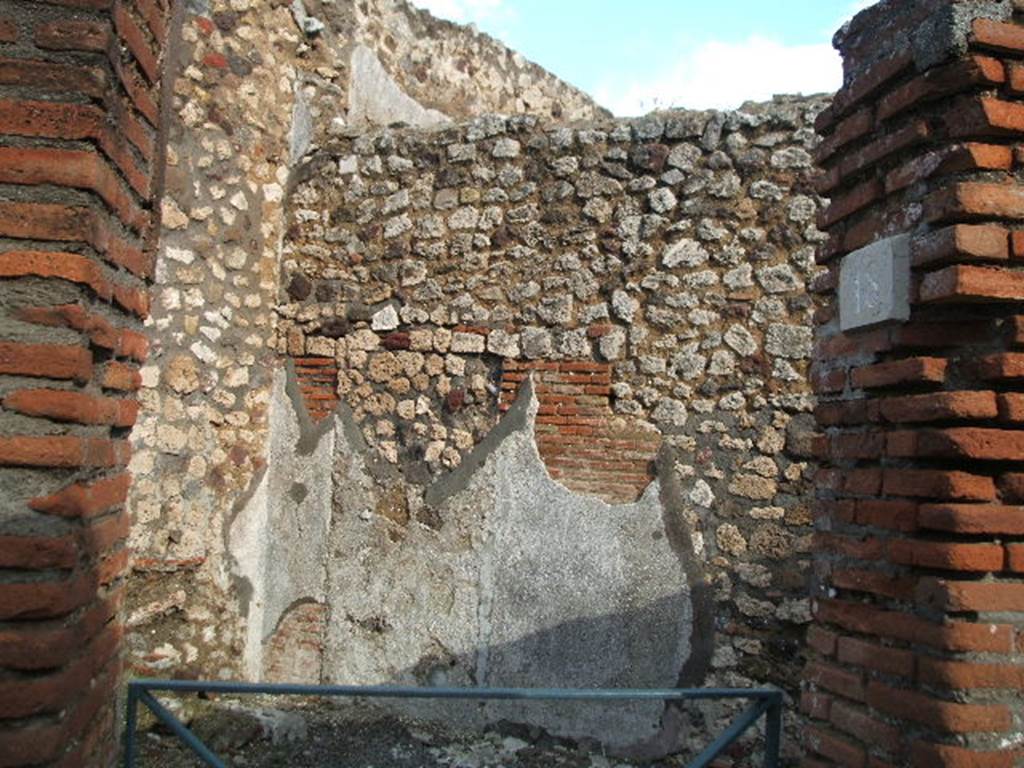 VI.3.18 Pompeii. December 2004. Entrance, looking towards north-east corner. According to Eschebach, on the left would have been a staircase to the upper floor. See Eschebach, L., 1993. Gebudeverzeichnis und Stadtplan der antiken Stadt Pompeji. Kln: Bhlau. (p.165)
