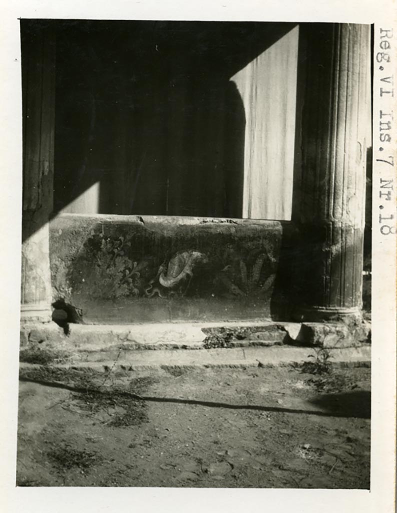 VI.7.18 Pompeii. Pre-1937-39. 
Looking towards west side of pluteus in peristyle on north end of east portico.
Photo courtesy of American Academy in Rome, Photographic Archive. Warsher collection no. 1665.
