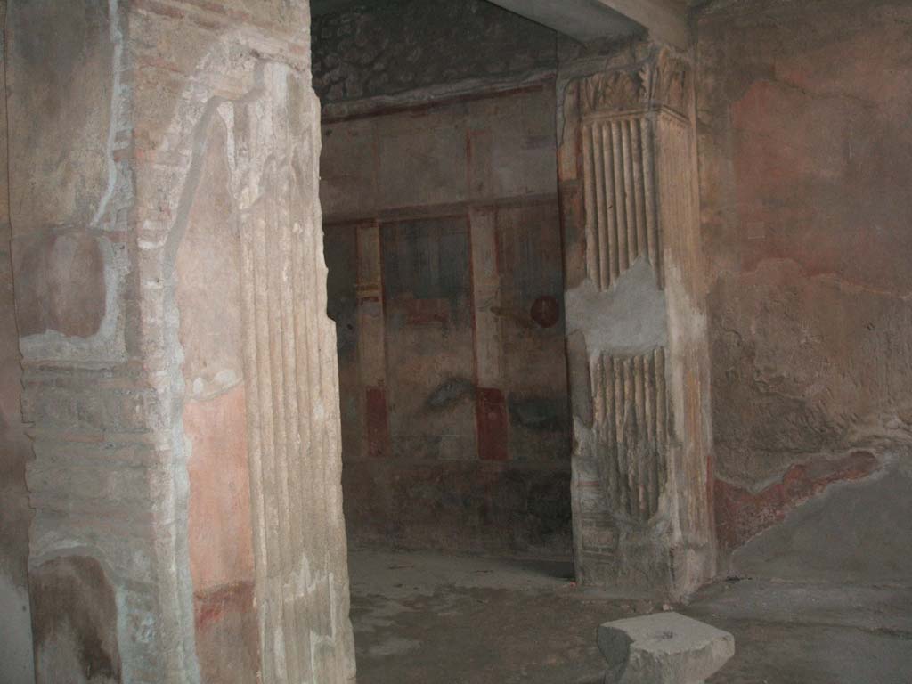 VI.8.24 Pompeii. May 2005. Looking towards north wall of tablinum.