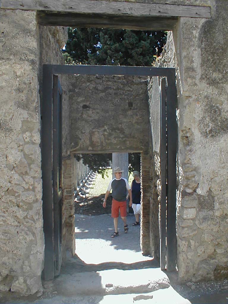 VI.12.7 Pompeii. May 2005. Looking south into rear entrance doorway into rear peristyle.