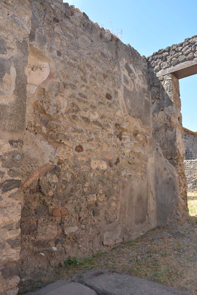 VI.13.13 Pompeii. July 2017. South wall of entrance vestibule/fauces.
Foto Annette Haug, ERC Grant 681269 DÉCOR.
