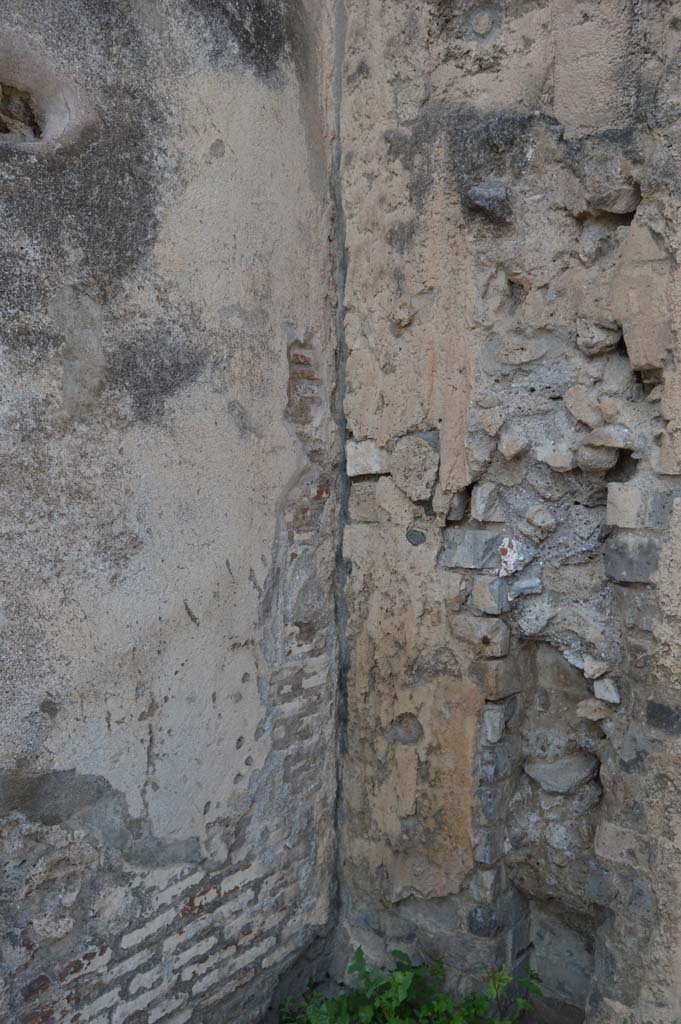 VI.13.16 Pompeii. March 2019. 
Façade on north side of entrance doorway, on left, and detail of part of water-tower, on right. 
Foto Taylor Lauritsen, ERC Grant 681269 DÉCOR.
