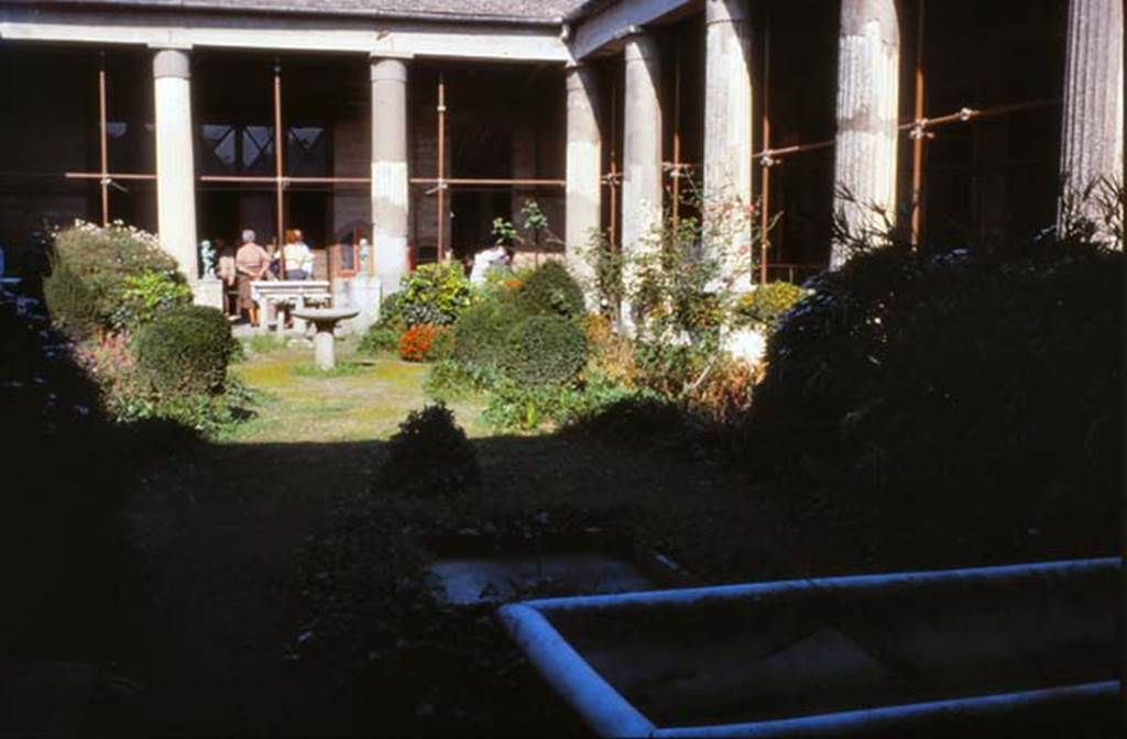 VI.15.1 Pompeii. February 1988. Looking towards north and north-east corner of garden area.
Photo by Joachime Méric courtesy of Jean-Jacques Méric.

