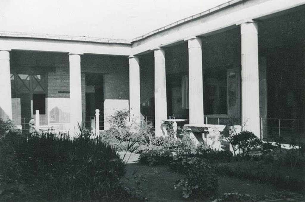 VI.15.1 Pompeii. 1949. Peristyle garden, looking north-east. Photo courtesy of Rick Bauer.