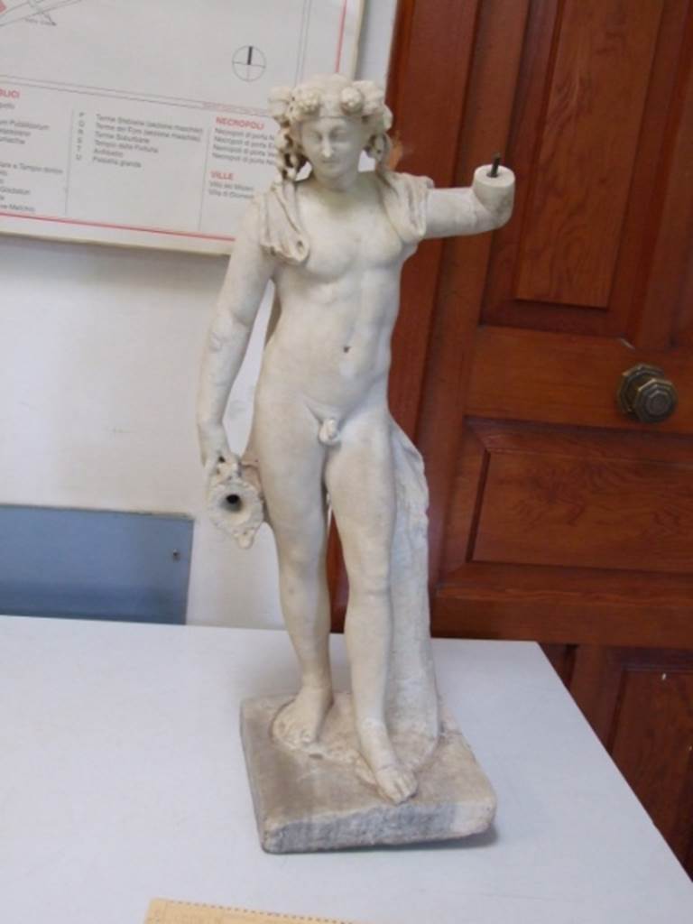 VI.15.1 Pompeii. Marble statue of Bacchus, 63cm high. 
Found in 1894 in south-east corner of peristyle. SAP inventory number 53505.
Kuivalainen comments on the condition –
A thyrsus, possibly made of bronze, was missing already during the excavation; now the whole left arm above the elbow is lost. Traces of yellow were earlier visible on the nebris and hair, and of black on the eyes and eyebrows.
See Kuivalainen, I., 2021. The Portrayal of Pompeian Bacchus. Commentationes Humanarum Litterarum 140. Helsinki: Finnish Society of Sciences and Letters, (H7, p.213).



